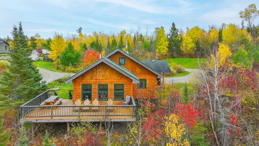 Guest House Overlooking Jasper Lake - Image 1