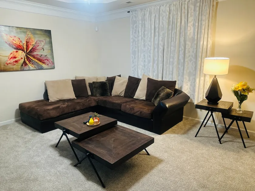Welcoming RDU/RTP Townhouse-Gym, Pool, Playground - Image 1