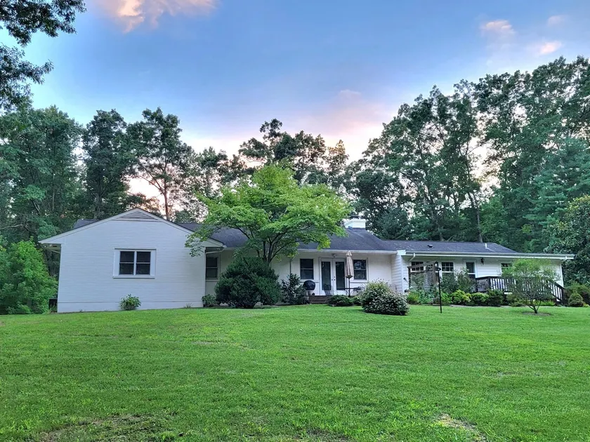 6-Acre Escape Near UVA & Wineries! King Suite - Image 1