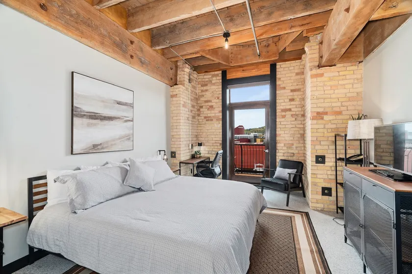 Canal Park Balcony Suite | Pool, Hot Tub - Image 1