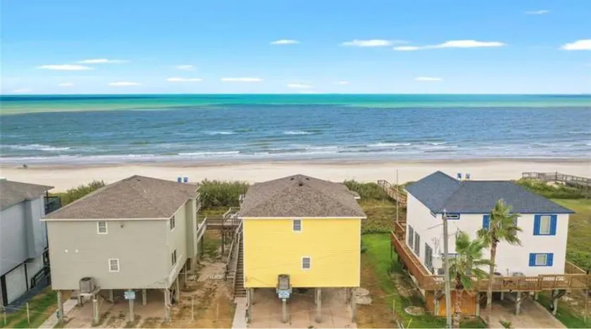 Beachfront Villa - Newly Renovated Pet friendly - Image 1
