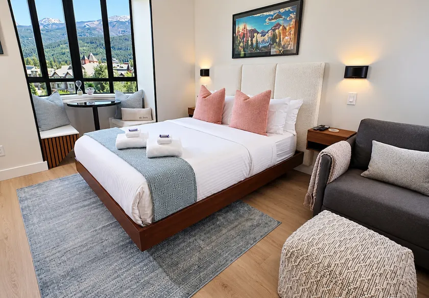 Luxury Penthouse Studio Whistler {Pool/Hottub/Gym} - Image 1