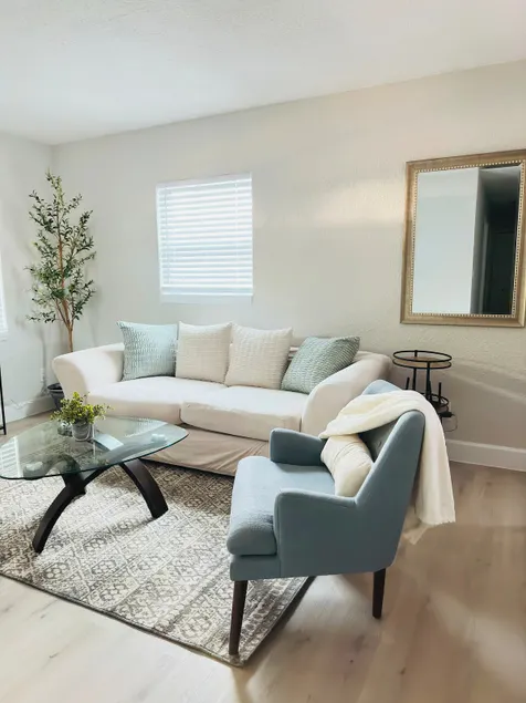 Modern/Minimal Home 3BR | 5 Minutes From Epic Park - Image 1