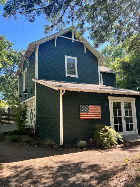 Barn at Cedar Mansion Bungalows - Image 1