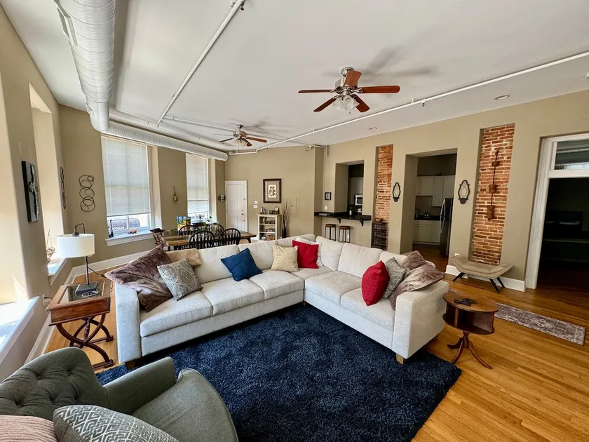 Beautiful 2-Bedroom Loft in Historic Cambridge - Image 1