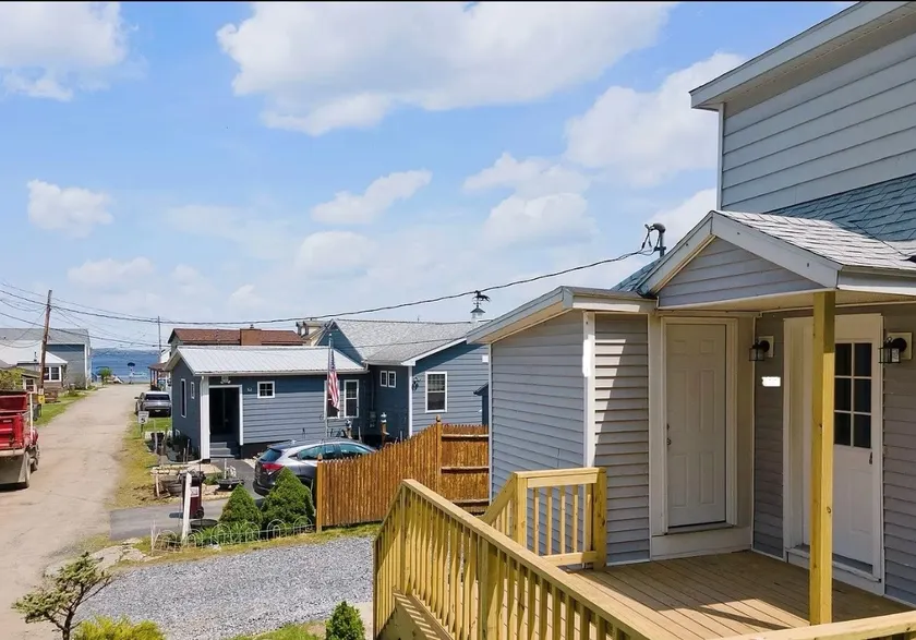 2 bedroom apt- Beautiful views of Saratoga Lake - Image 1