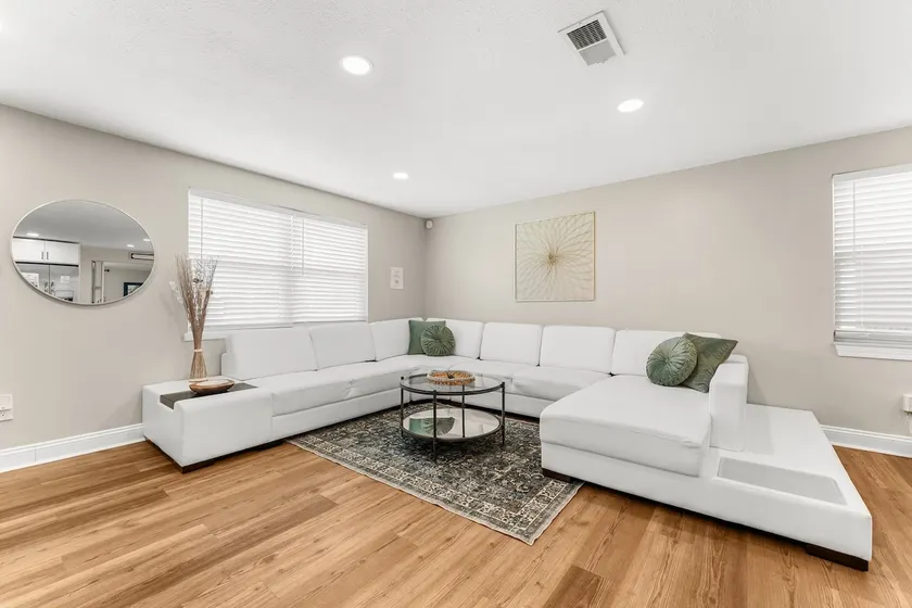 20 Mins PCB | 2 Kings | 4 BDRM | GameRM | POOL - Image 1