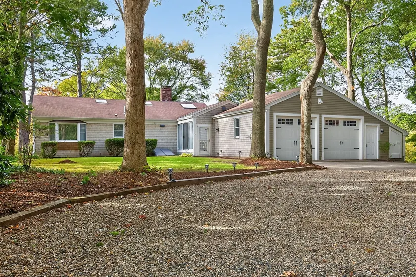 Cape Cod River (Falmouth) Property 4BR/2BA - Image 1