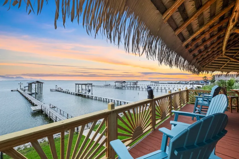 Suelen Bay House | Hidden Gem w/ Pier & Pool. - Image 1