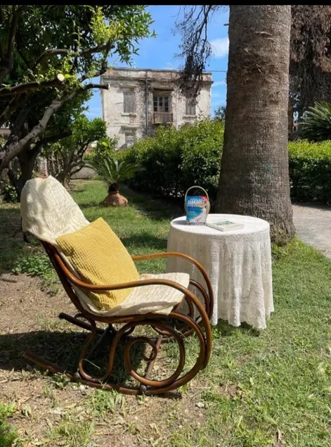 Peculiar Garden Apartment - Image 1
