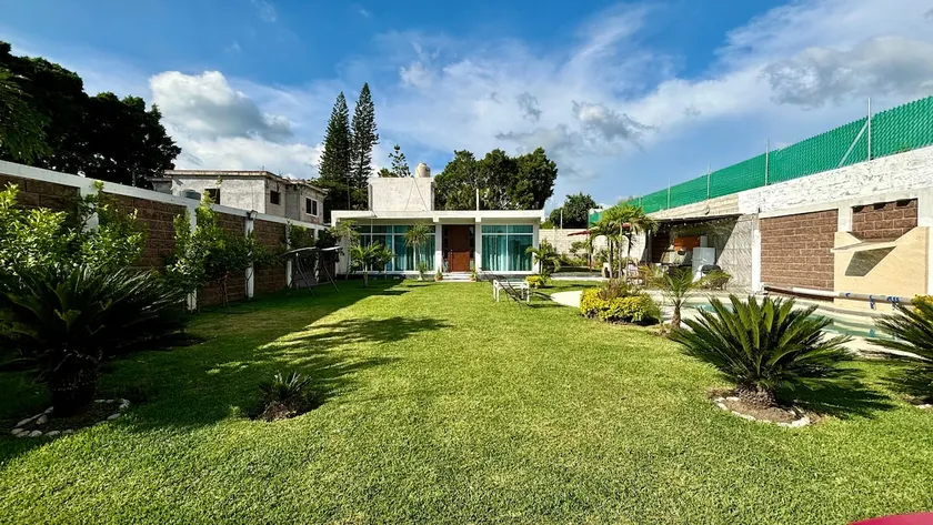 Isla de Cuautla Residential Complex - Image 1