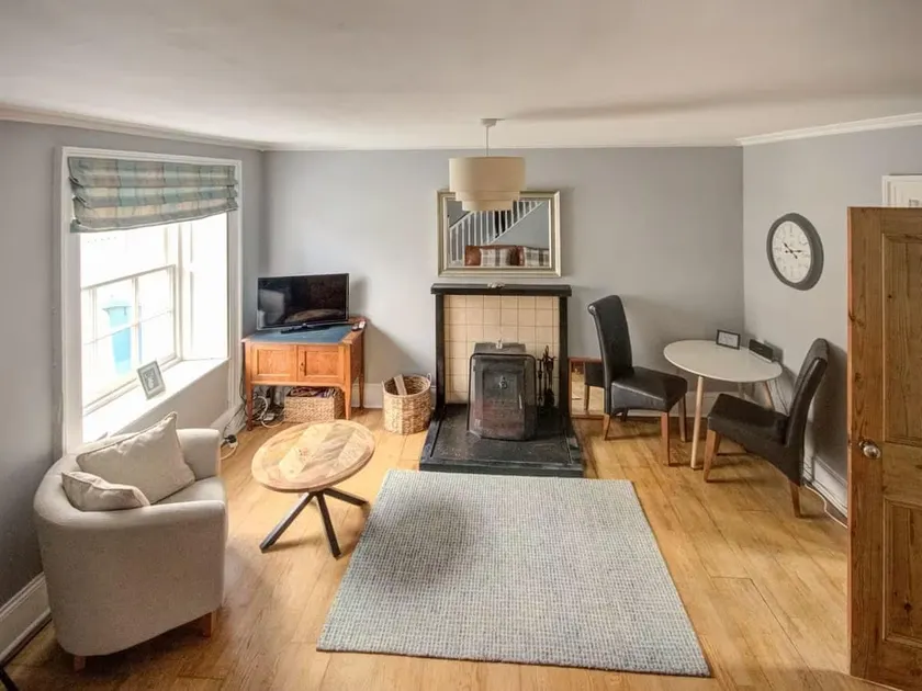 A quaint and quirky 1-bedroom cottage on the Main Street of the coastal village of Golspie. - Image 1