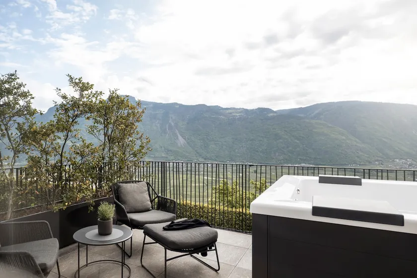 MySpring Panoramic Suite 1 with Hot Tub - Image 1