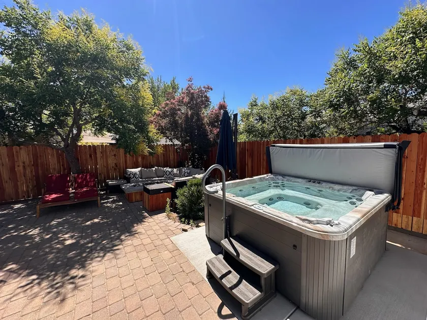 New! 4bd/2ba HotTub, Games, EV Charger! 3 Kings! - Image 1