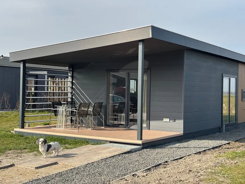 Centrally and rural located house and spacious garden - Image 1