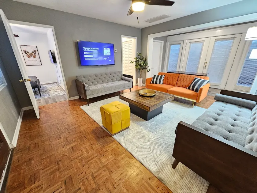 Foodie Lovers Walkable Mills50 - Sleeps 10 - Near Downtown & Airport - Image 1