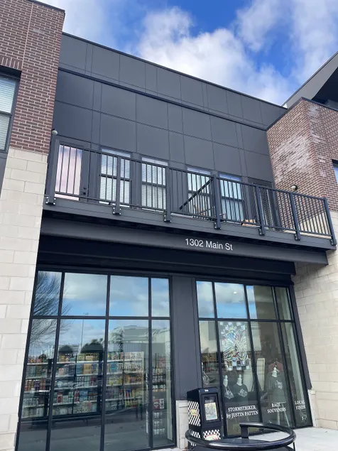Balcony Views • Speedway Main Street • Walkable - Image 1