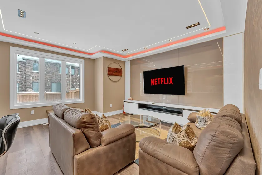 4BR Ultra-Modern Retreat – Fully Renovated & Chic! - Image 1