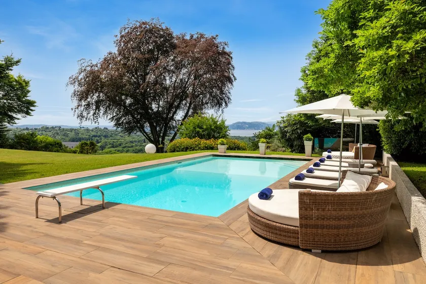 Villa with barbeque, private pool & garden | Mountain view - Image 1