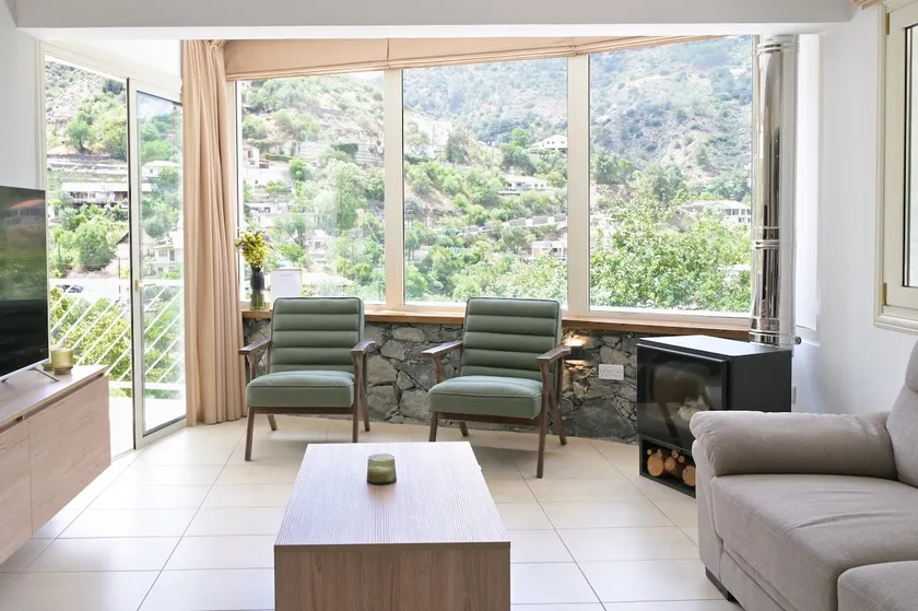 Oikou Thea Guesthouse - Image 1