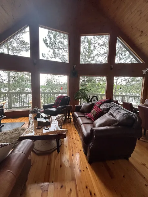 Granite Lake Chalet- waterfront Temagami Hot Tub - Image 1