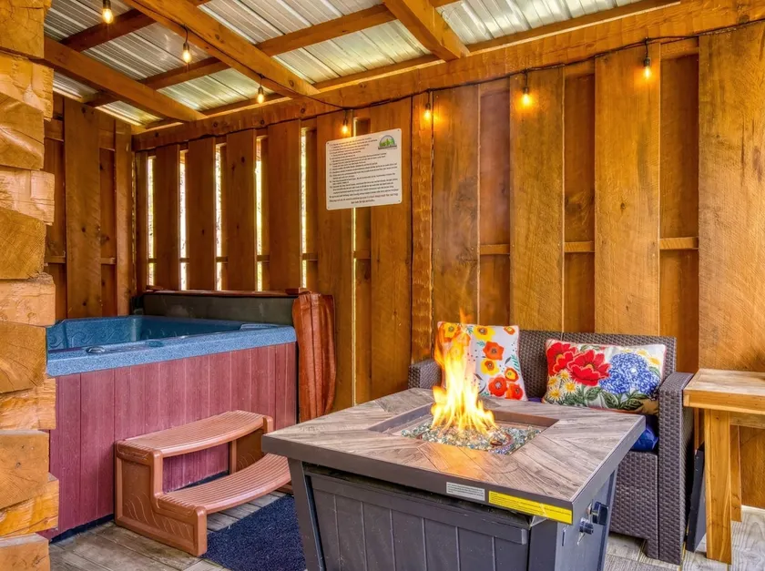 Cozy Hot Tub*Whirlpool Tub*Fire Table - Image 1