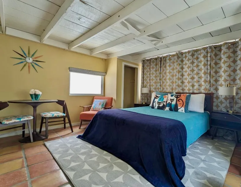 Mid-century marvelous 1 bed, pets welcome - Image 1