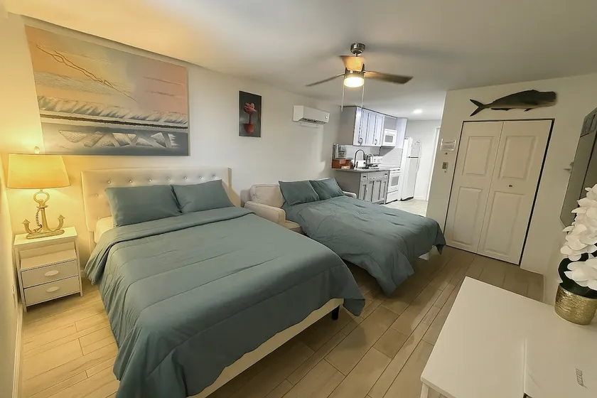 Cozy Home | 10 & 15 Min to IMG/Beach | Budget Stay - Image 1