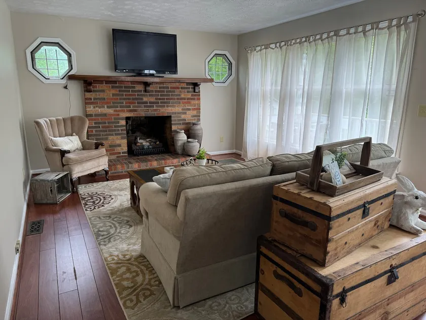 Welburn House * Creekside * - Image 1