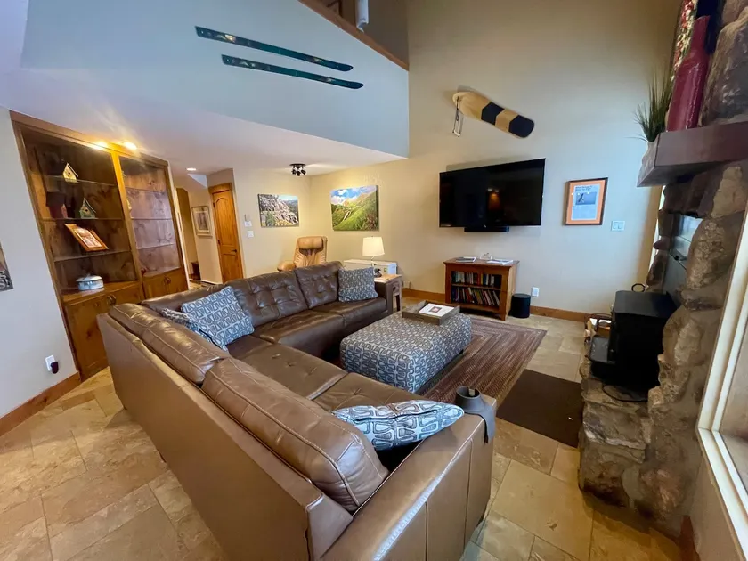Spacious Luxe Mountain Retreat at 8900 feet - Image 1