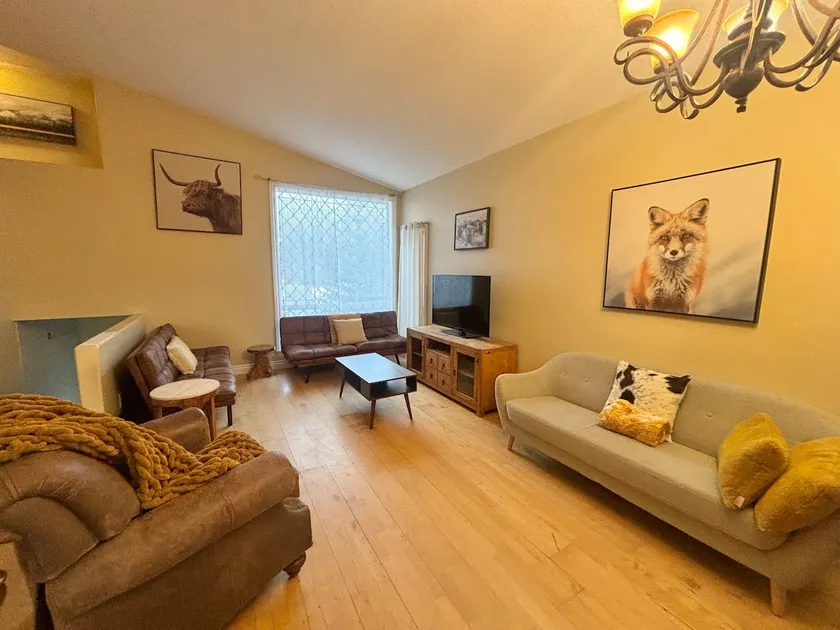 Elegant upper floor 25 min from Jasper gate - Image 1