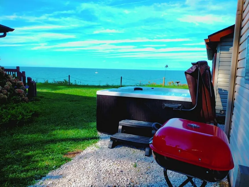 BillowBeach Craftsman- hot tub-lake views - Image 1