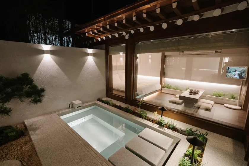 Jongno Premium Private Hanok 'Stay Hee-Wa' #Large Outdoor Bathtub #Free Parking #Hyehwa Station #Daehakro #Myeongdong - Image 1
