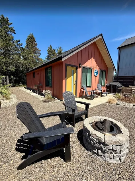 Dolly Shores | Waterfront Canal Cottage - Image 1