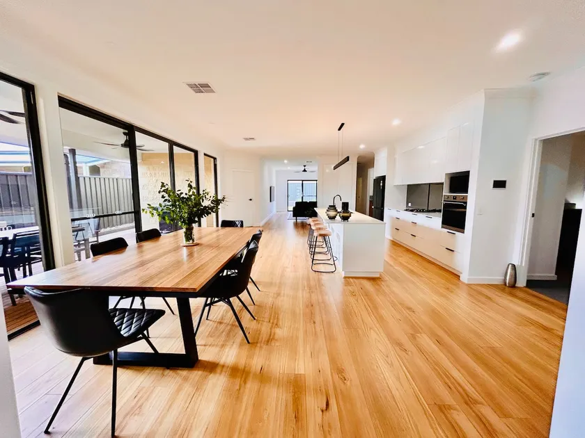 Two William - Modern Living - Image 1