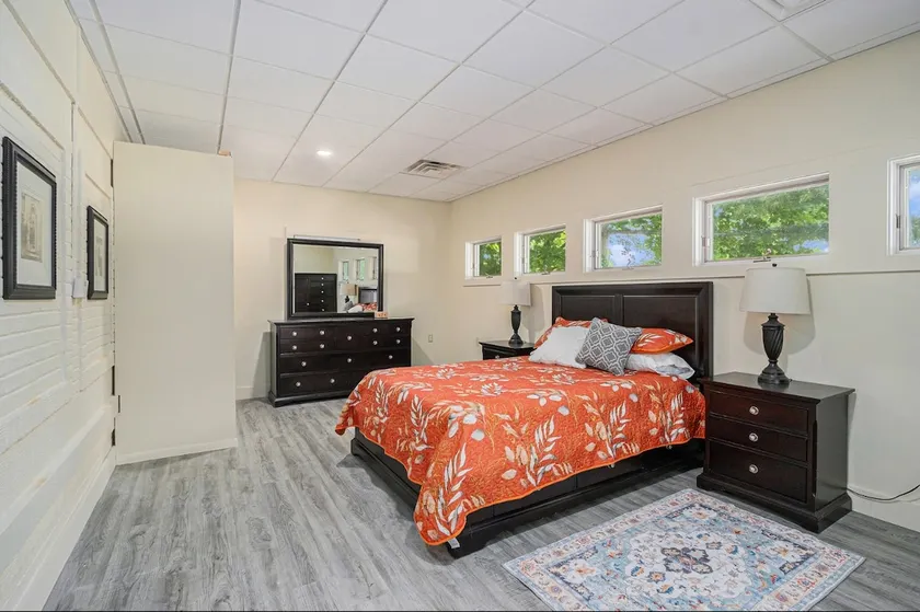 Superb, Spacious and Unique retreat in Kalamazoo! - Image 1