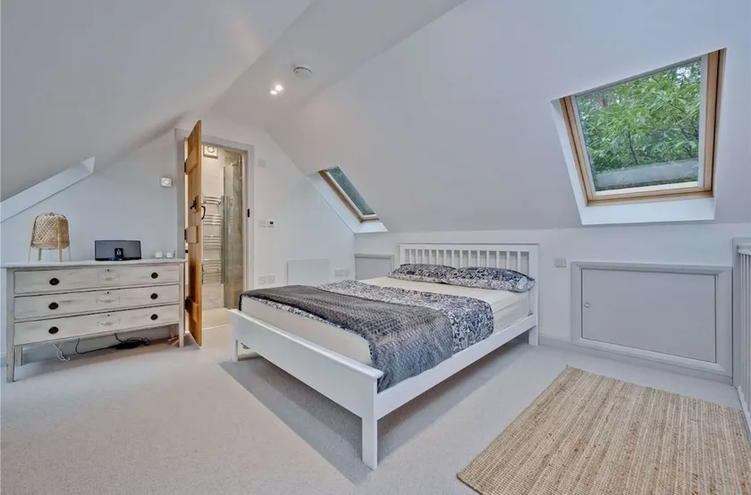 The Corner House Guest House - stunning location! - Image 1