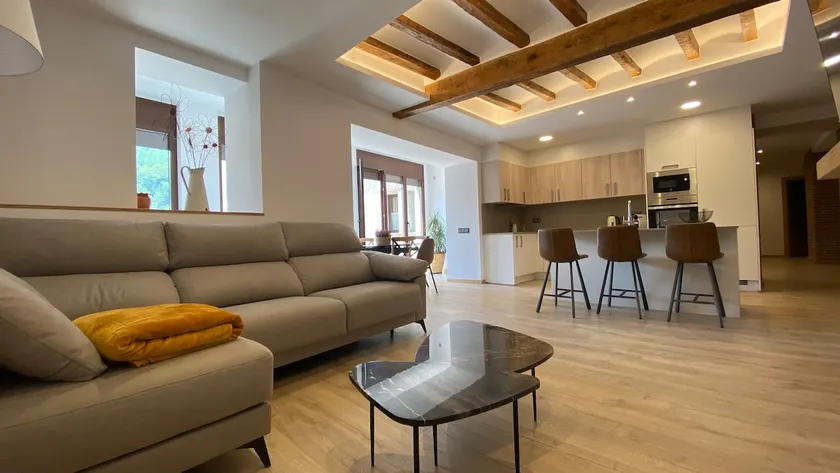 170 m2 tourist apartment in Plaça Porxada de Bagà - Image 1