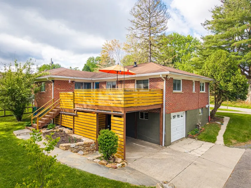 Artful Abode in the heart of Fayetteville, WV - Image 1