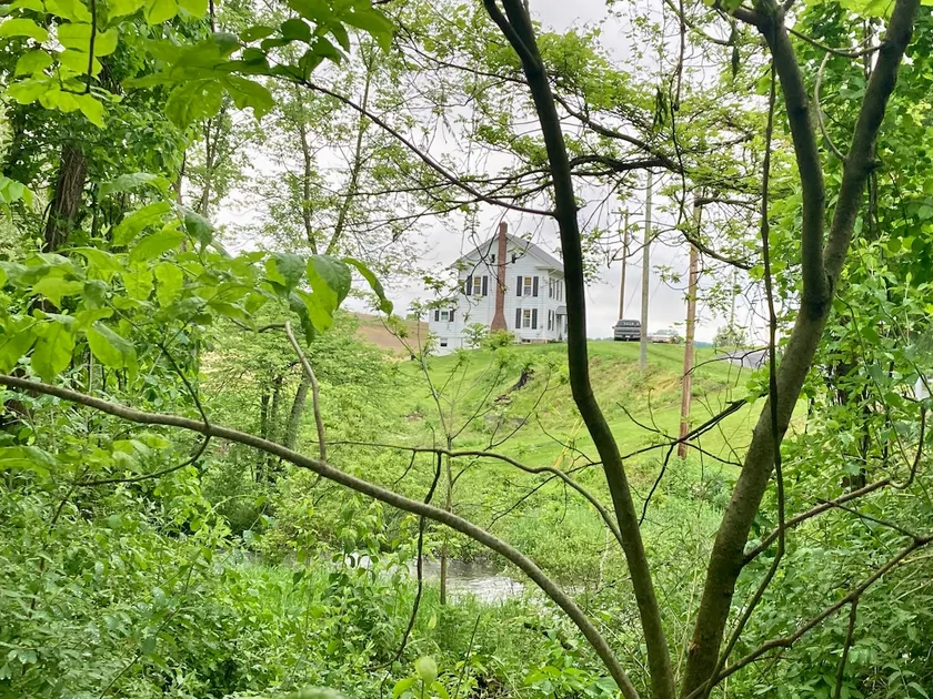 Grandma’s Faylor Farmhouse - Image 1