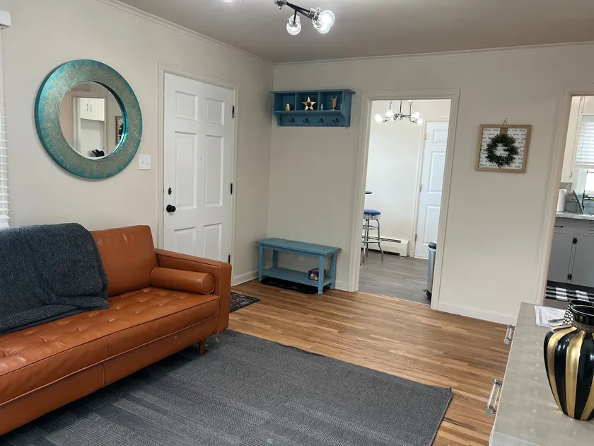 Cute 2 br downtown house - Image 1