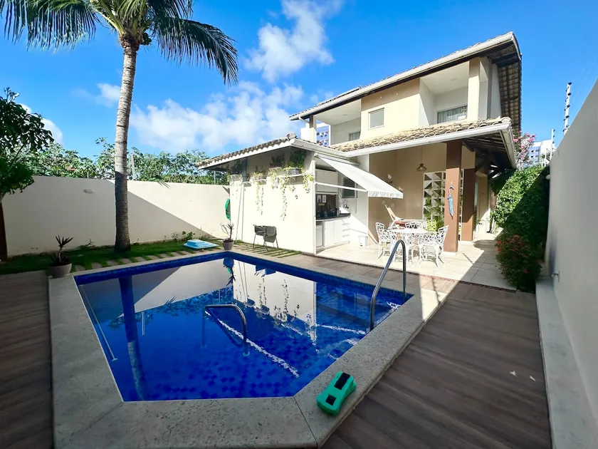 House with 4 en-suites and a pool - Image 1