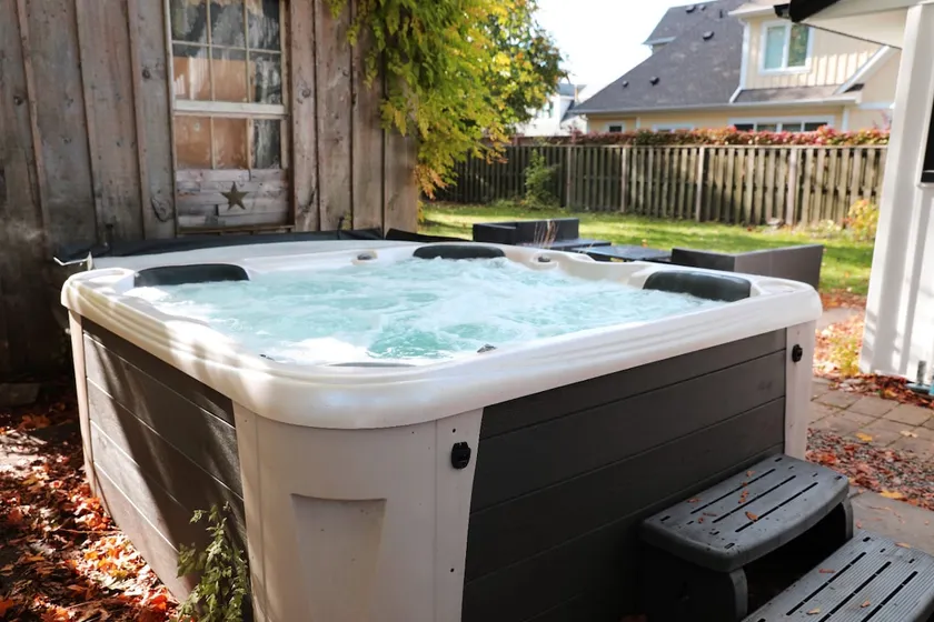 Walking distance to Old town with hot tub - Image 1