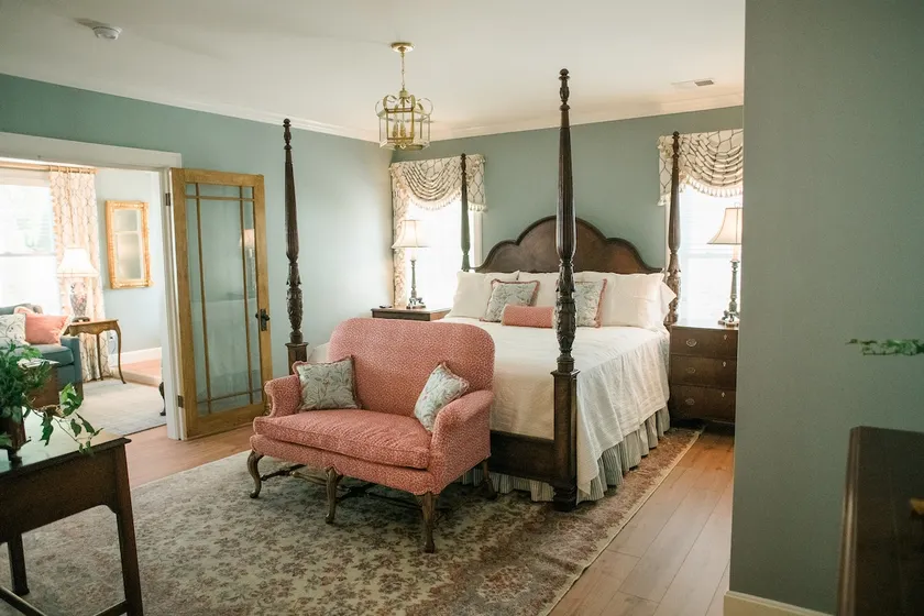 Helena's Cottage | Lavish King Bed, Gas Fireplace - Image 1
