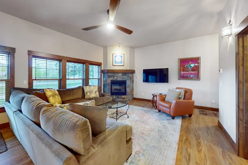 Elegant 2BR with private hot tub, steps to marina - Image 1