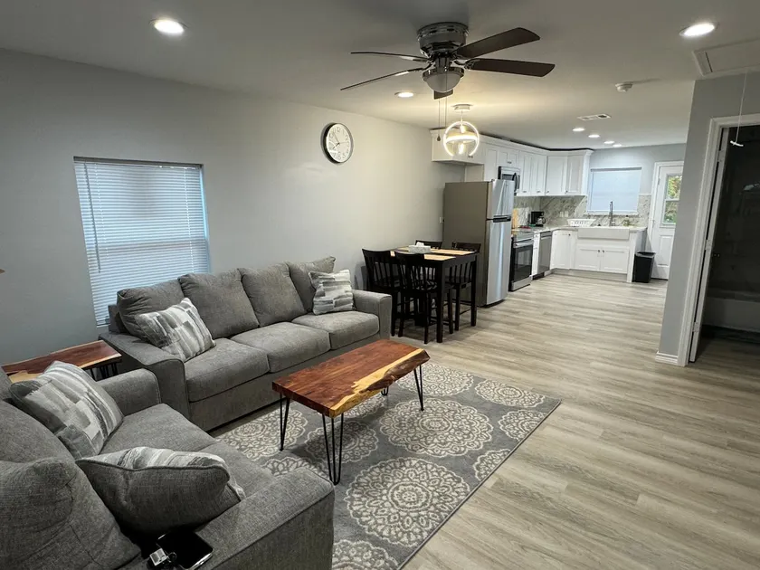 2 bedroom , 2 baths, Charming,Quite& comfort,deck - Image 1