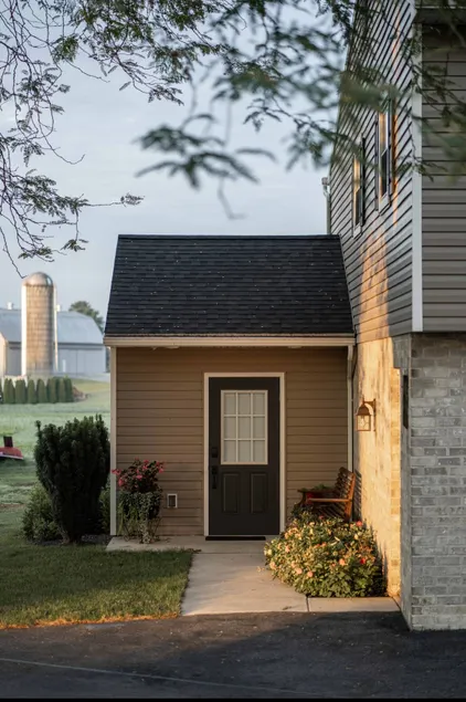 Studio Apartment with Farm Views - Image 1