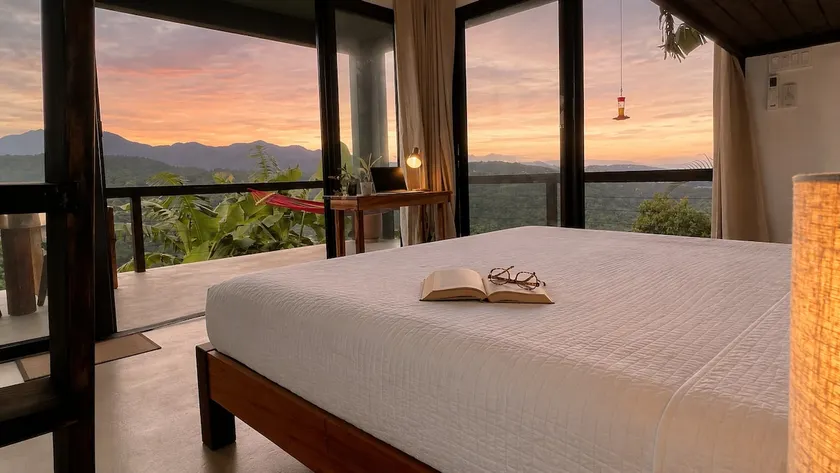 Octopus Cottage, Hummingbirds, Mountain & Sea View - Image 1