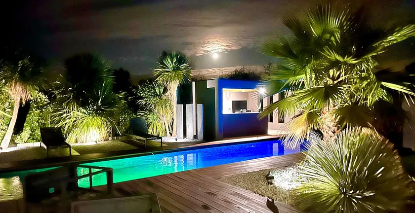 Villa by the lake - Image 1