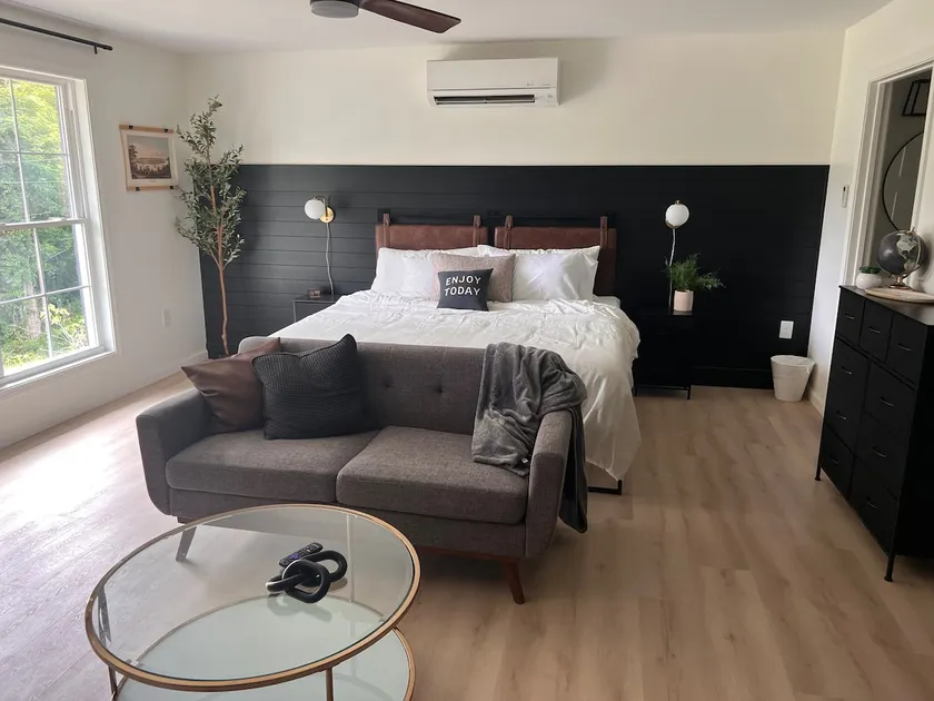 Studio, clean, new, fireplace, Downtown Morehead - Image 1